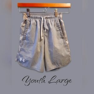 Under Armour Boys Shorts - Size YLG